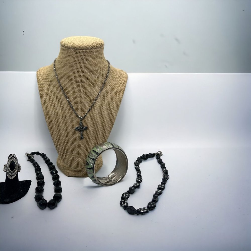 5 Piece Silver Tone Jewelry Lot Liz Claiborne Cookie Lee Cross Necklace Ring
